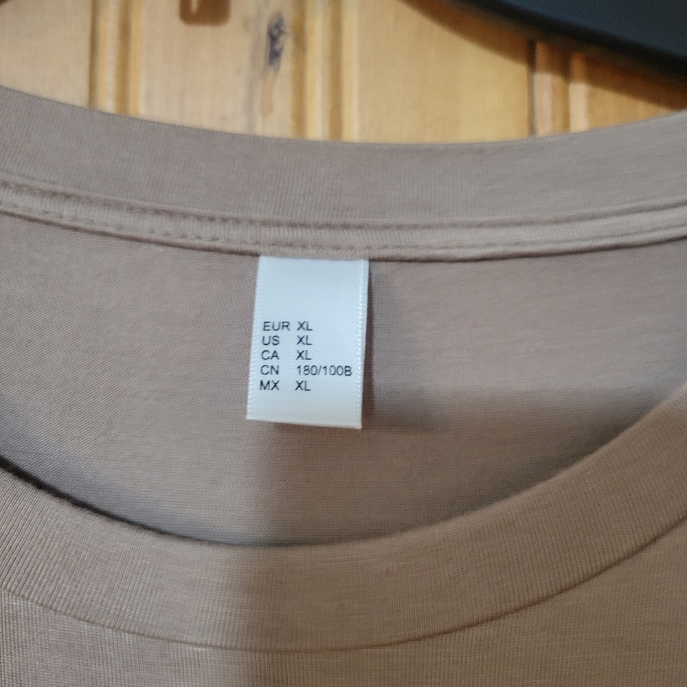 Neutral xl short sleeve top - Picture 2 of 3